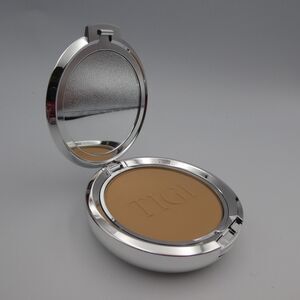 TIGI Allure Powder Foundation Compact New in Box 0.37 oz